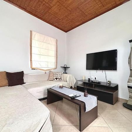 شقة Renovated House With Garden In تريبوليس المظهر الخارجي الصورة