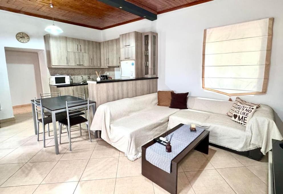 شقة Renovated House With Garden In تريبوليس المظهر الخارجي الصورة